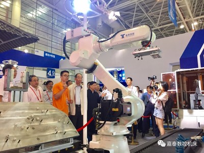 福建省委書(shū)記在第十五屆6·18期間考察云計(jì)算裝備技術(shù)服務(wù)創(chuàng)新項(xiàng)目